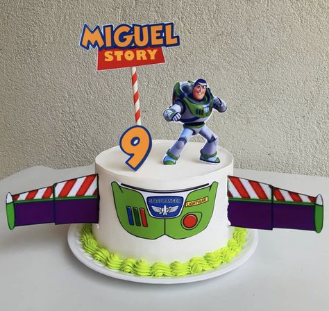 Buzz Lightyear Cake Buttercream, Simple Buzz Lightyear Cake, Buzz Light Year Birthday Cake, Buzzlight Year Cake Ideas, Buzz Birthday Cake, Pastel Buzz Lightyear, Buzz Light Year Cake, Buzz Lightyear Cake, Buzz Lightyear Birthday Party