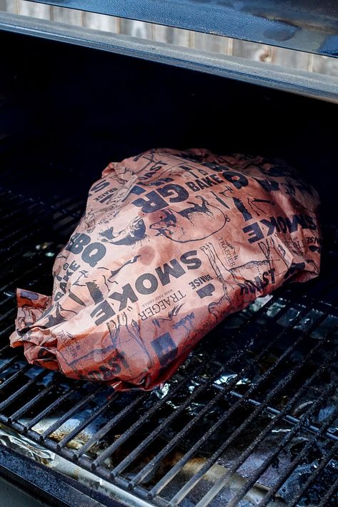 Smoking new foods on the pellet grill is part of the fun, and these Traeger smoked dino ribs are no exception! Also called beef plate ribs, they are becoming widely available, so let’s smoke them to tender perfection with some simple BBQ seasonings and the butcher-paper-wrapped technique… | sipbitego.com Dino Ribs Beef, Sous Vide Lobster Tail, Beef Plate Ribs, Summer Squash Salad, Smoked Whole Chicken, Pizza Pasta Recipe, Smoked Beef Ribs, Sous Vide Steak, Frozen Steak