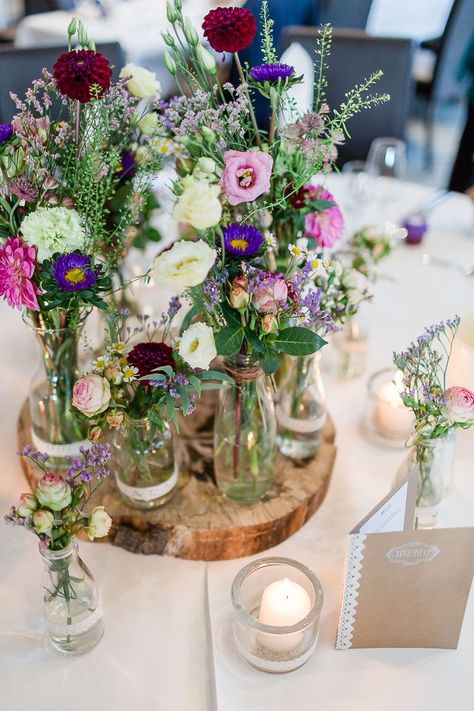 Beautiful wild flower wedding decoration. #tischdeko #hochzeit #bohoglam #hochzeitsdeko #bohemian #rustikal Rustic Wedding Wild Flowers, Wild Flower Centerpieces, Wild Flower Wedding Theme, Wild Flowers Wedding, Wild Flower Wedding, Wedding Themes Spring, Wedding Themes Summer, Winter Wedding Colors, Wedding Themes Fall