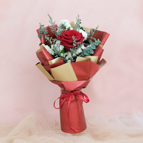 One stalk of Premium Red Ecuadorian Roses, White Statice, Misty Blue Flowers, Eucalyptus True Blue Leaves. White Statice, Ecuadorian Roses, European Countryside, Flowers Eucalyptus, Forever In Love, Open Flower, Delivery Photos, Roses White, Roses Bouquet