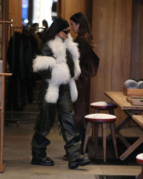 Paris Fashion Week Outfits, Kylie And Kendall, Pop Culture Fashion, Kylie Jenner Outfits, Kylie Jenner Style, Shoes Outfit Fashion, Aspen Colorado, Jenner Outfits, Cold Weather Outfits