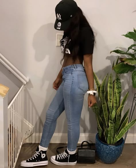 Chuck Taylors Outfit Black Women, Outfit With Converse, Black And White Converse, Outfits Lookbook, Outfits With Converse, Swag Outfits For Girls, White Converse, Tween Outfits