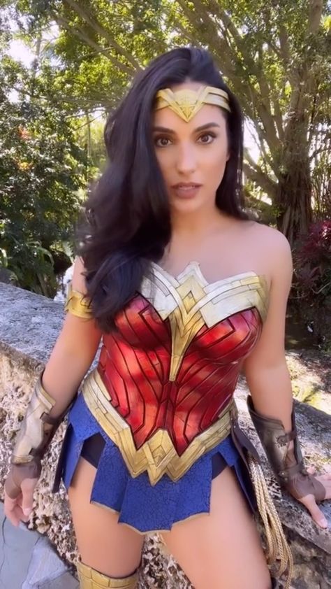 lis.wonder on Instagram: I had to 😭😅 #wonderwoman suit design @teamkyonlee shot at @thesecretgardensmiami ✨ #wonderwomancosplay #dcu #dccomics #fandom #galgadot… Aquaman Cosplay, Cosplay Ideas Women, Wonder Woman Cosplay, Wonder Woman Art, Gal Gadot Wonder Woman, Kate Beckinsale, Superhero Movies, Suit Designs, Samara