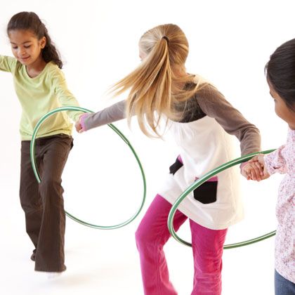 Hula Hoop pass Game for Kids Hula Hoop Games, Girl Scouts Games, Scout Games, Hoop Games, Cooperative Games, Daisy Girl Scouts, Outdoor Games For Kids, Join Hands, Hula Hoops