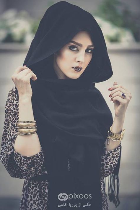 ❤ Yasmin Kolahan, Persian Street Style, Tehran Street Style, Persian Women, Muslim Girls, Hijab Fashion, Nun Dress, Modest Fashion, Street Style