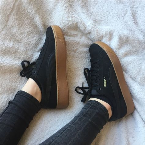 Black Shoes Sneakers Women Nike, Puma Shoes Women Outfit Casual, Black Trendy Shoes, Black Puma Shoes Outfit, Black Shoes Sneakers Women, Puma Shoes Women Sneakers, Trendy Boots For Women, Puma Black Sneakers, Puma Sneakers Womens