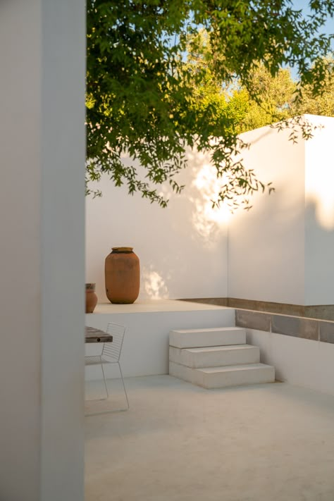 Casa Luum — Hôtel Weekend | Barefoot Luxury for the Modern Nomad Small Patio Garden, Karuizawa, Rustic Retreat, Patio Interior, Dirt Road, Small Patio, Pool Designs, Algarve, Beautiful Space