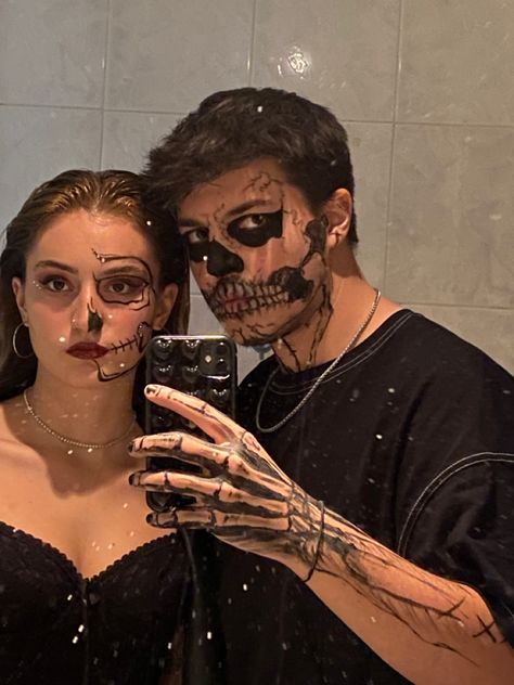 Couples Costumes Face Paint, Couple Halloween Costumes Face Paint, Matching Halloween Makeup For Couples, Couples Skull Makeup, Dark Couple Costumes, Makeup Halloween For Men, Halloween Couple Makeup Ideas, Maquillage Halloween Couple, Couples Face Paint