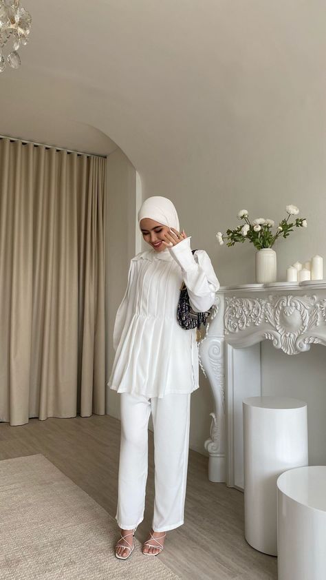 Elegant Hijab Outfit, Islamic Modest Fashion, Outfits Muslim, Hijab Fashionista, Muslim Fashion Hijab Outfits, Hijabi Fashion Casual, Women Dresses Classy, Muslim Fashion Hijab, Hijabi Outfits Casual