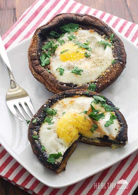 Eggs Baked in Portobello Mushrooms. A healthy vegetarian lunch or even starter! Ask me about the best nutrition for you at https://www.facebook.com/ChrisDietCoach. Herbalife Wellness Coach, Chris Hales. Healthy Vegetarian Lunch, Vegetarian Lunch, Egg Muffins, Healthy Food Blogs, An Egg, Healthy Vegetarian, Deviled Eggs, Whole 30 Recipes, Portobello