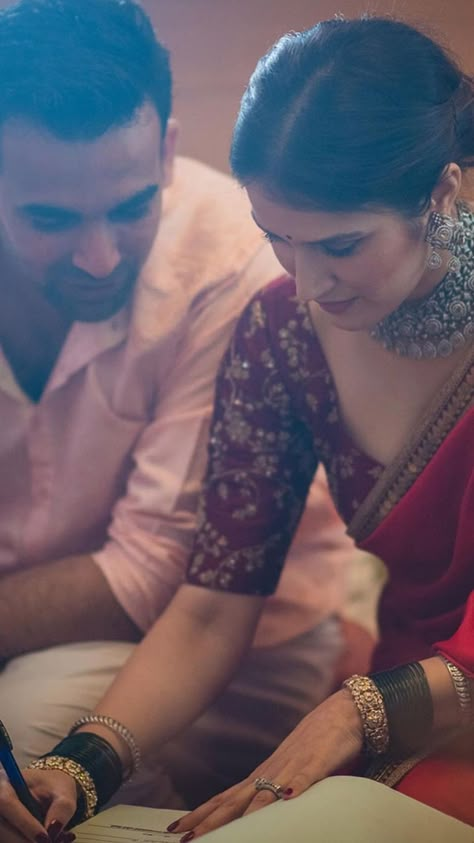 Steps & Benefits Of Changing Your Last Name Post-Marriage - ShaadiWish Court Marriage Outfit Indian, Court Marriage Outfit, Register Marriage, Engagement Cake Ideas, Fat Bride, Daal Chawal, Marriage Saree, Marriage Album, Changing Your Last Name