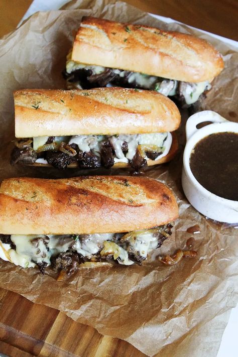 This Instant Pot French Dip Sandwich Recipe Is Your New Best Friend | HuffPost Life French Dip Sandwich Recipe, Instant Pot French Dip, French Dip Recipes, Reuben Sandwich Recipe, Reuben Sandwich Classic, Italian Beef Sandwiches, Gourmet Sandwiches, French Dip Sandwich, French Cheese