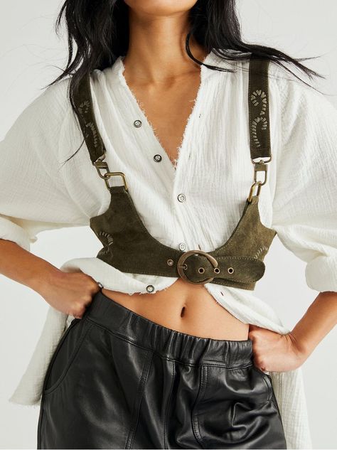 Leather Harness Outfit, Thrift Bundle, Corset Harness, Harness Outfit, London 2023, Harness Fashion, Look Boho Chic, Corset Belt, Leather Harness