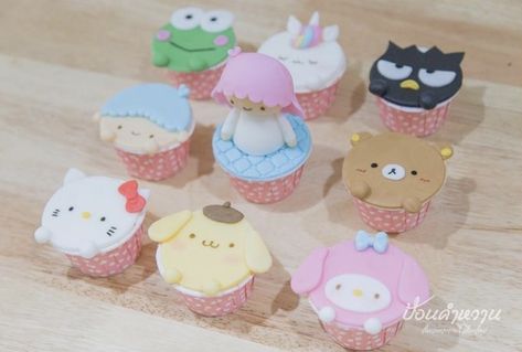 Sanrio Cupcakes Ideas, Hello Kitty And Friends Cupcakes, Sanrio Cupcakes, Hello Kitty Pinata, Craving Cake, Girls Picnic, Cinnamon Roll Cupcakes, Kitty Cupcakes, Cake Painting