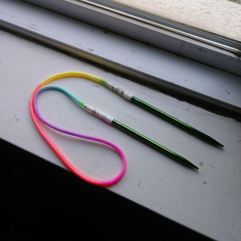 As a broke newbie knitter, I made some DIY circular knitting needles with some aluminum straight needles, a hacksaw, heat shrink, hot glue and cord. They work pretty good! Diy Knitting Needles, Diy Textiles, Heat Shrink, Circular Knitting Needles, Knit Stitch Patterns, Circular Needles, Circular Knitting, Diy Knitting, Knit Stitch