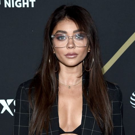 Sarah Hyland Debuts New Shag Haircut — Photos - Allure New Shag Haircut, Shaggy Long Bob, Sarah Hyland Hair, Long Brunette Hair, Long Brunette, Sarah Hyland, Shag Haircut, Trendy Haircuts, Hair Makeover