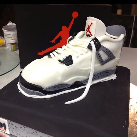 Retro 4s cake I made. Contact me for cakes cookiescakes423@gmail.com Jordan 4 Cake Ideas, Sneaker Cake Ideas Air Jordans, Christmas Present Drawing, Retro 4s, Present Drawing, 4 Cake, Birthday Things, Shoe Cake, Sixteenth Birthday