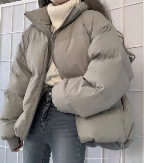 Winter outfits + Winter aesthetic + Puffer jacket + gray puffer + grey puffer + visit the link below! Freezing Winter Outfits, Puffer Jacket Aesthetic, Winter Outfits Cold Freezing, School Outfits Ideas, Winter Outfits Blackgirl, Winter Outfits Korean, Outfit Ideas Everyday, Korean Winter Outfits, Outfit Ideas For School