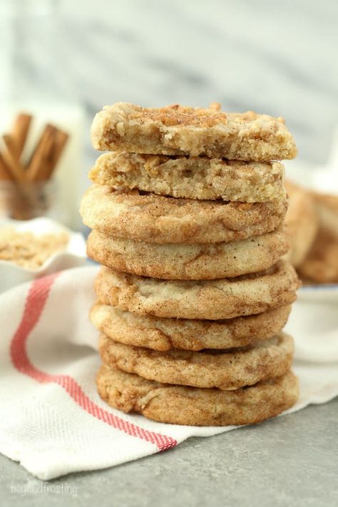 Toffee Snickerdoodles Toffee Snickerdoodle Cookies, Easy Snickerdoodle Cookies, How To Make Snickerdoodles, 2023 Cookies, Toffee Cookie Recipe, Chewy Toffee, Snickerdoodle Cookies Easy, Easy Toffee, Toffee Cookies