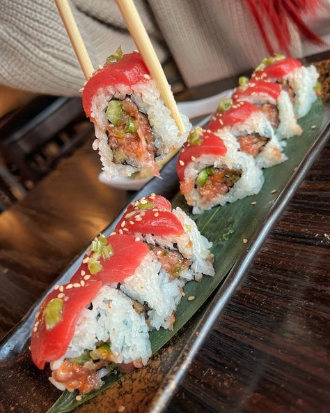 Sushi Hon | Order our Hon Roll to get your Tuna fix, with a delicious Negi Toro Roll topped with Blue Fin Tuna 🙌 Get it yourself tonight when we open… | Instagram Blue Fin Tuna, Tuna Roll, Crispy Rolls, Sushi Love, California Roll, Tuna Fish, Spicy Tuna, Us Open, Get It