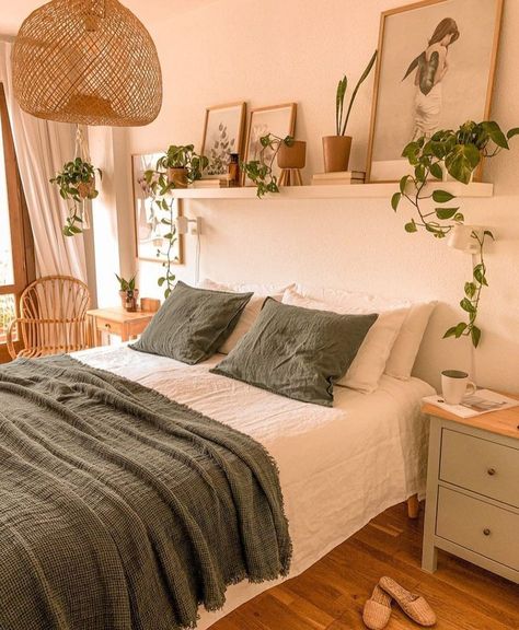 Redecorate Bedroom, Cozy Room Decor, Junior Year, Room Makeover Bedroom, Dream Room Inspiration, Bedroom Green, Apartment Inspiration, Decor Minimalist, Cozy Room