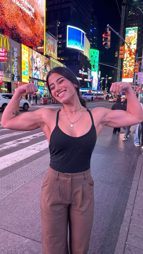 Sara Safari, Buff Girls, Goals 2024, Vision Board Goals, Gym Girl, Get Back To Work, Muscle Girls, Workout Motivation, Art References