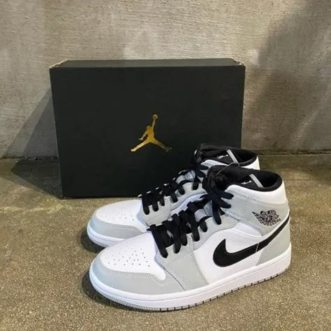 Jordan 1 Mid Light Smoke Grey Nike Air Gray, Air Jordan 1 Grey Outfit, Nike Jordan Mujer, Air Jordan 1 Mid Grey, Jordan 1 Mid Grey, Cute Jordans, Gray Nike Shoes, Nike Shoes Air Force, Nike Shoes Girls