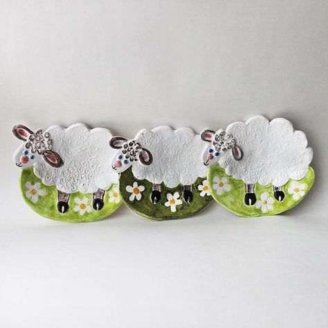 Clay Sheep, Sheep Ceramic, Ceramic Jewelry Holder, Spoon Rest Ceramic, Diy Dish Soap, Animal Plates, Dish Pottery, Sheep Crafts, Funny Sheep