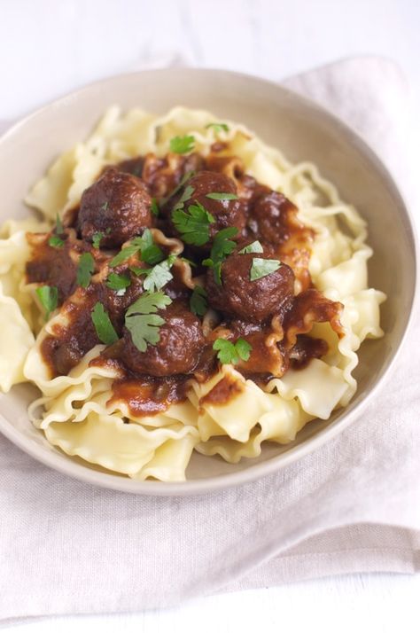 Rachel Khoo Recipes, Date Recipes Healthy, Pretty Pasta, Cooking With Red Wine, Dinner Date Recipes, Rachel Khoo, Red Wine Sauce, Date Recipes, Wine Sauce