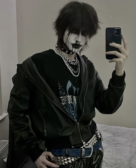 Black Metal Makeup Man, Gothic Make Up Looks, Alt Male Makeup, Trad Goth Male Outfit, Gothic Men’s Makeup, Male Gothic Makeup, Masc Vampire Makeup, Goth Makeup For Men, Goth Mens Makeup