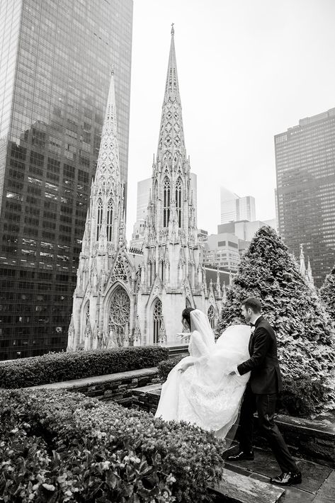 Manhattan Rooftop Wedding at 620 Loft and Garden | If you’re dreaming of a New York City wedding with a view, definitely consider 620 Loft and Garden as your New York wedding venue. Just look at Gloria & John's beautiful day for inspo! See more editorial wedding aesthetic, editorial wedding photos, elegant wedding backdrop and elegant wedding colors. Book Kathy for your New York City wedding day at simplykstudios.com! Classic Nyc Wedding, New York City Wedding Aesthetic, 620 Loft And Garden Wedding, Nyc Wedding Aesthetic, Elegant Wedding Backdrop, 620 Loft And Garden, Manhattan Rooftop, Cityscape Wedding, Wedding With A View