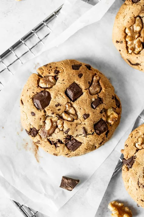 Walnut Chocolate Chip Cookies, Baking Photography, Cookie Pictures, Salted Caramel Brownies, Vegan Dark Chocolate, Big Cookie, Ice Cream Cookies, Almond Cookies, Chewy Cookie