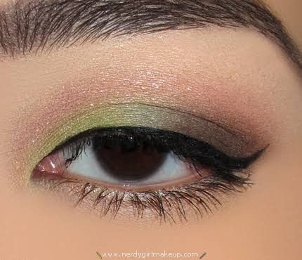 Green And Pink Makeup, Pink Makeup Look, Green Eyeshadow Look, Green Makeup, Green Eyeshadow, Nerdy Girl, Pink Makeup, Day Makeup, Makeup For Green Eyes