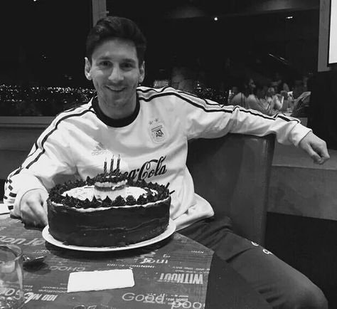 Messi Birthday, Happy Birthday Leo, Lionel Messi Family, Lio Messi, Antonella Roccuzzo, Football Fever, Argentina National Team, Messi Photos, Spanish Club