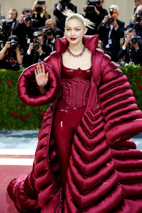 Winter Dressing, Quilted Dress, Celebrity Costumes, Gigi Style, Fashion Artwork, The Met Gala, Burgundy Dress, Dressing Gown, Gigi Hadid