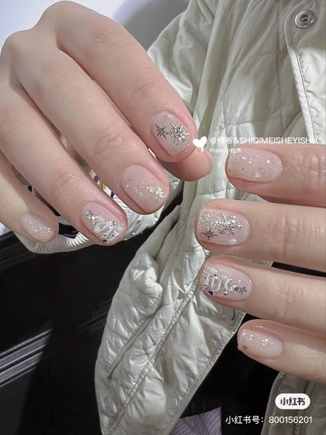 Nail Korean Style Christmas, Douyin Christmas Nails, Nail Noel Christmas, Korean Christmas Nails, Nails Noel, Noel Nail, Nail Noel, New Years Nail Designs, Asian Nails