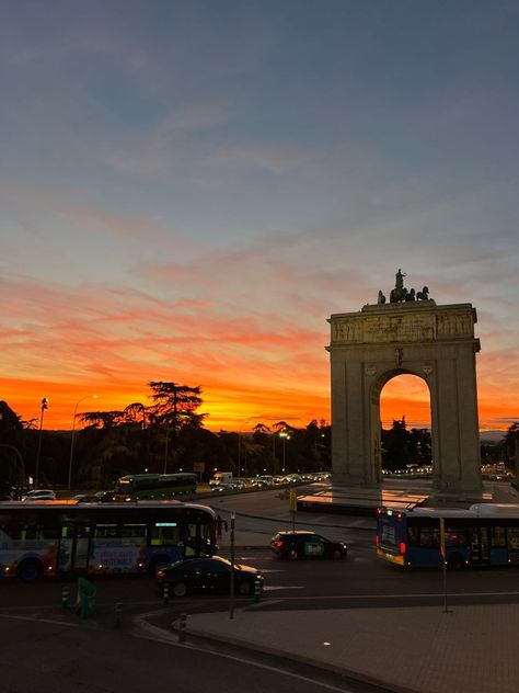 Madrid sunset aesthetic city sky pretty Sunset Aesthetic City, Madrid Spain Aesthetic, Madrid Aesthetic, Sky Pretty, 2024 Moodboard, Spain Aesthetic, Madrid Wallpaper, City Sky, Aesthetic City