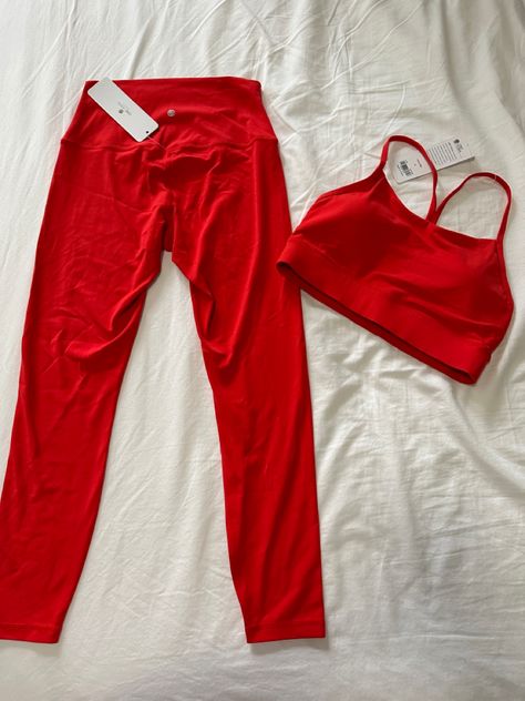 The best Lululemon dupe ever! Lululemon Workout Set, Red Workout Set, Lululemon Set, Gym Sets, Lululemon Outfit, Crz Yoga, Sports Outfit, Outfit Gym, Lululemon Sports Bra