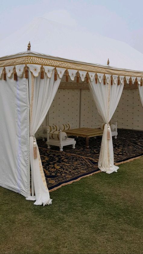 Arabian Tent Decor, Gazebo Tent Decorating Ideas, Luxury Safari Tent, Diy Tent Outdoor, Outdoor Tent Decorations, Arabian Tent, Picnic Party Decorations, Moroccan Tent, Wedding Tents