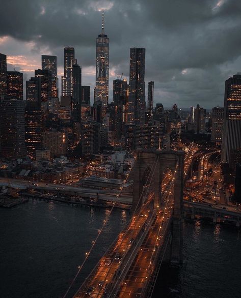 Aesthetic Scenery, Travel House, Picture Places, Dark City, New York Photos, New York Aesthetic, City Photography, Sunset Views, City Aesthetic