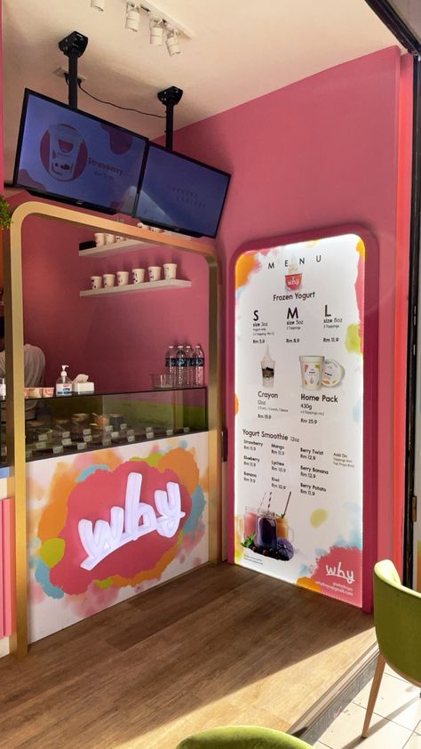 Small Ice Cream Shop Design, Frozen Yogurt Aesthetic, Instagramable Cafe, Frozen Yogurt Shop, Coconut Pudding, Coffee Shop Interior Design, Cafe Shop Design, Yogurt Smoothies, Coffee Shops Interior