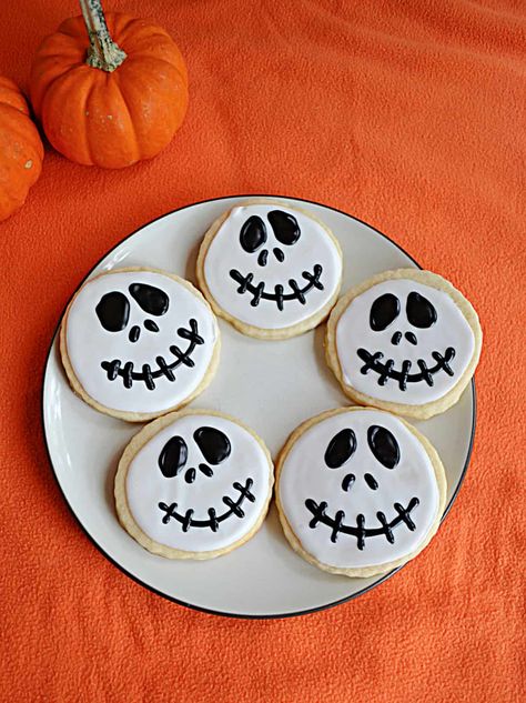 Soft and sweet homemade sugar cookies topped with royal icing in a Jack Skellington decoration makes the perfect Halloween treat. #jackskellington #cookies #halloween | Halloween Recipes | Cookie Recipes | Jack Skellington Recipes Halloween Breakfast Ideas, Smoothie Pops, Easy Halloween Cookies, White Food Coloring, Apple Cinnamon Pancakes, Halloween Cookie Recipes, Cookies Halloween, Halloween Breakfast, Black Food Coloring