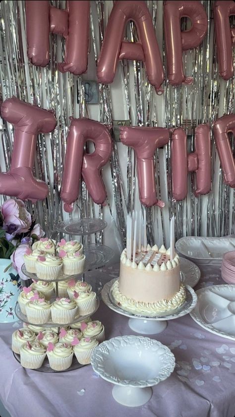 Pastel Pink Bday Decor, Birthday Outfit Photoshoot Ideas, Light Pink Birthday Party, Birthday Party Ideas Pink, Outfit Photoshoot Ideas, Food Birthday Party, Bolo Taylor Swift, Photoshoot Ideas Birthday, Pink Birthday Outfit