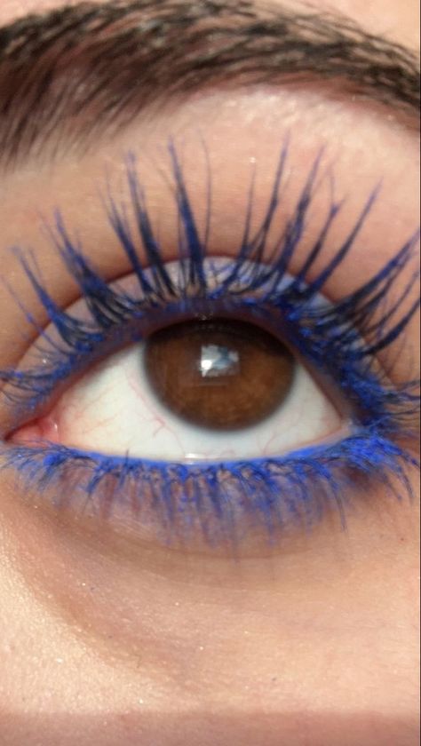 Colored Mascara Looks Brown Eyes, Blue Eyelashes Makeup, Blue Lashes Makeup, Runny Mascara Aesthetic, Blue Mascara Looks Brown Eyes, Blue Undereye Makeup, Blue Mascara Brown Eyes, Aesthetic Eyelashes, Blue Undereye