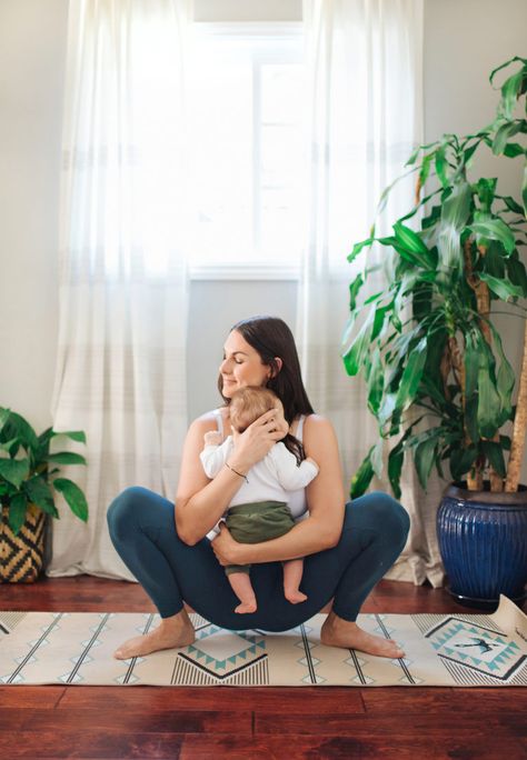 Baby Yoga Poses, Mom And Baby Yoga, Poses To Try, Photo Yoga, Yoga Sequence For Beginners, Hard Yoga, Postnatal Yoga, Yoga Nature, Ashtanga Vinyasa Yoga