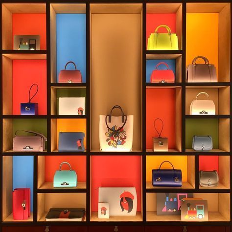 Shoe Store Design, Handbag Display, Window Display Design, Showroom Interior Design, Store Interiors, Bag Display, Showroom Design, Store Design Interior, Boutique Interior