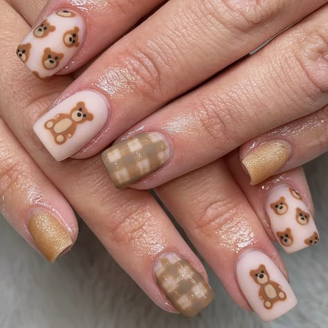 teddy bear nails art korean nail art nail inspo inspiration summer nails fall nail inspo adorable nails teddy stuffy bear acrylics gel Pink Teddy Bear Nails, Fall Bear Nails, 3d Bear Nails, Bear Themed Nails, Christmas Bear Nails, Dnd 860, Pink Bear Nails, Teddy Bear Nails Acrylic, Bear Nails Acrylic