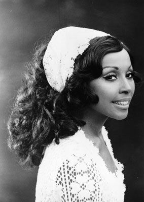 Ava DuVernay on Twitter: "Diahann Carroll walked this earth for 84 years and broke ground with every footstep. An icon. One of the all-time greats. She blazed trails through dense forests and elegantly left diamonds along the path for the rest of us to follow. Extraordinary life. Thank you, Ms. Carroll.… https://t.co/MG5nUxMHrW" Jacqueline De Ribes, Nike Trainer, Diahann Carroll, Fan Bingbing, Black Actresses, Vintage Black Glamour, Ava Gardner, Black Hollywood, Christina Hendricks