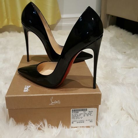 High Heels Louboutin Pumps, Louis Vuitton Shoes Heels Red Bottoms, Christen Louboutin Heels, Red Bottom Louboutin, Louibittons Heels, Cristian Lobotan Heels, Loubuitton Shoes, Loubuitton Heels, Loubitons Heels