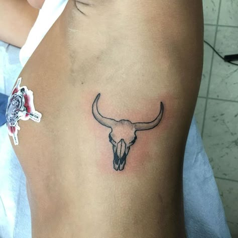 Skull Rib Tattoo, Bull Skull Tattoo, Bull Skull Tattoos, Western Things, Simple Tats, Ram Tattoo, Cowgirl Tattoos, Ink Therapy, Skeleton Tattoo